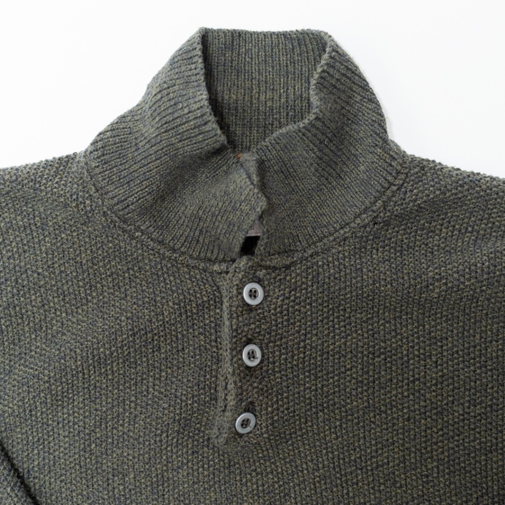 Common Threads Green Pullover Size Medium - image 3